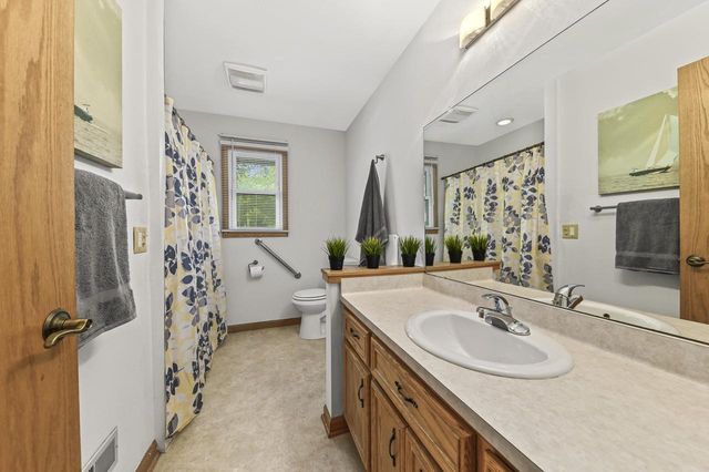 3640 E Northbrook BOULEVARD, Oak Creek, WI 53154