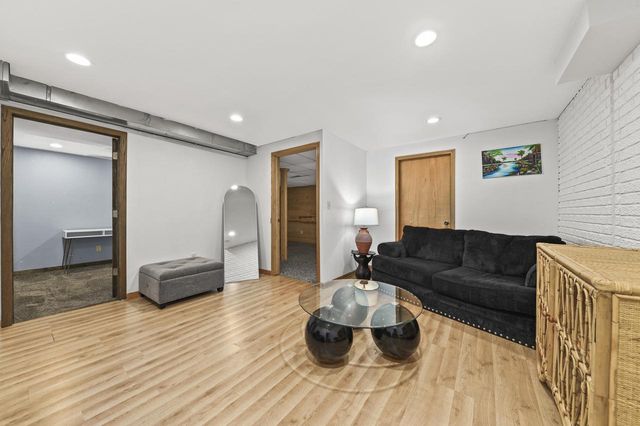 3640 E Northbrook BOULEVARD, Oak Creek, WI 53154