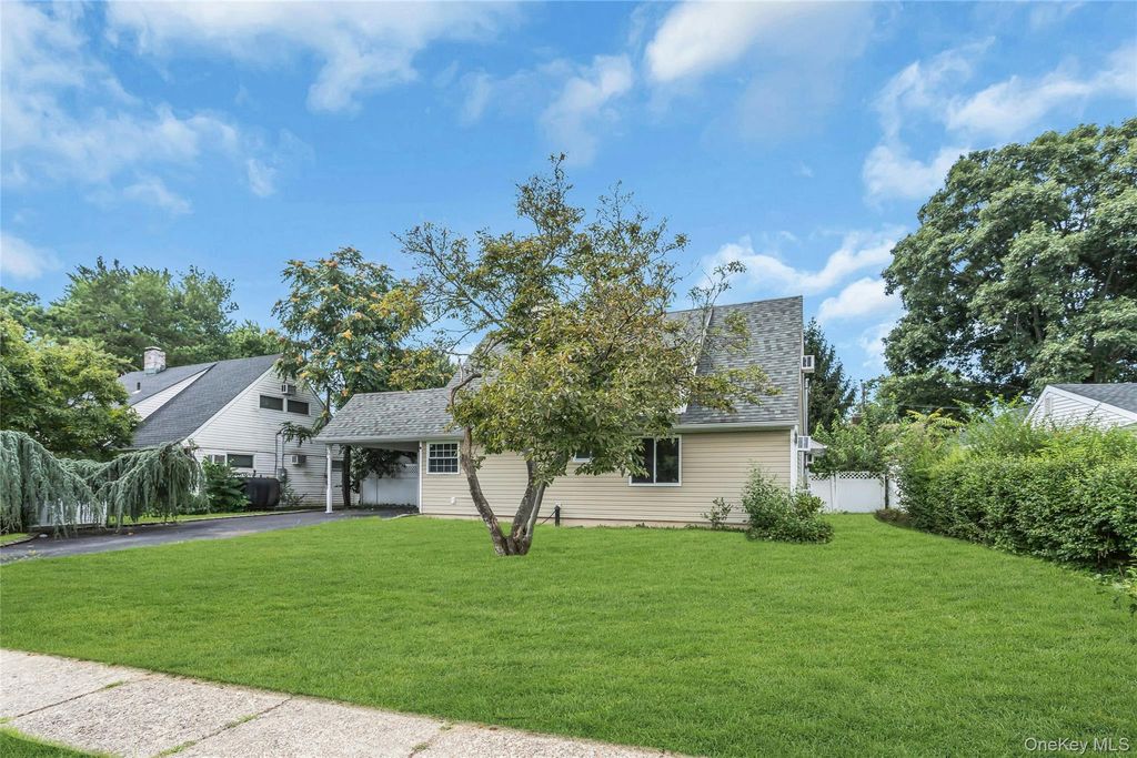 36 Atlas Lane, Hicksville, NY 11801 — photo 3