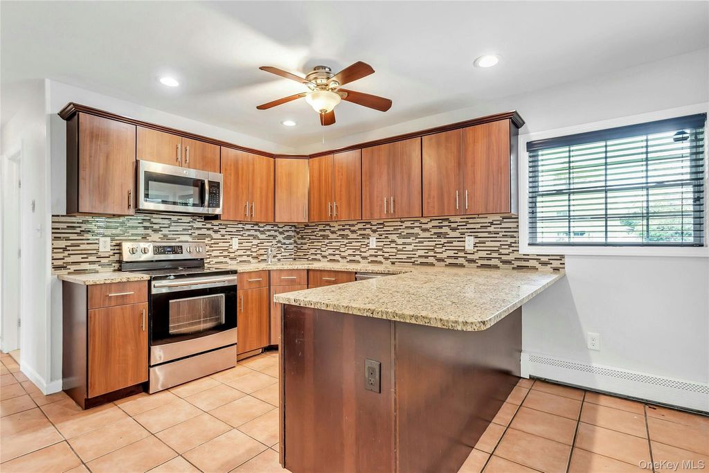 36 Atlas Lane, Hicksville, NY 11801 — photo 4