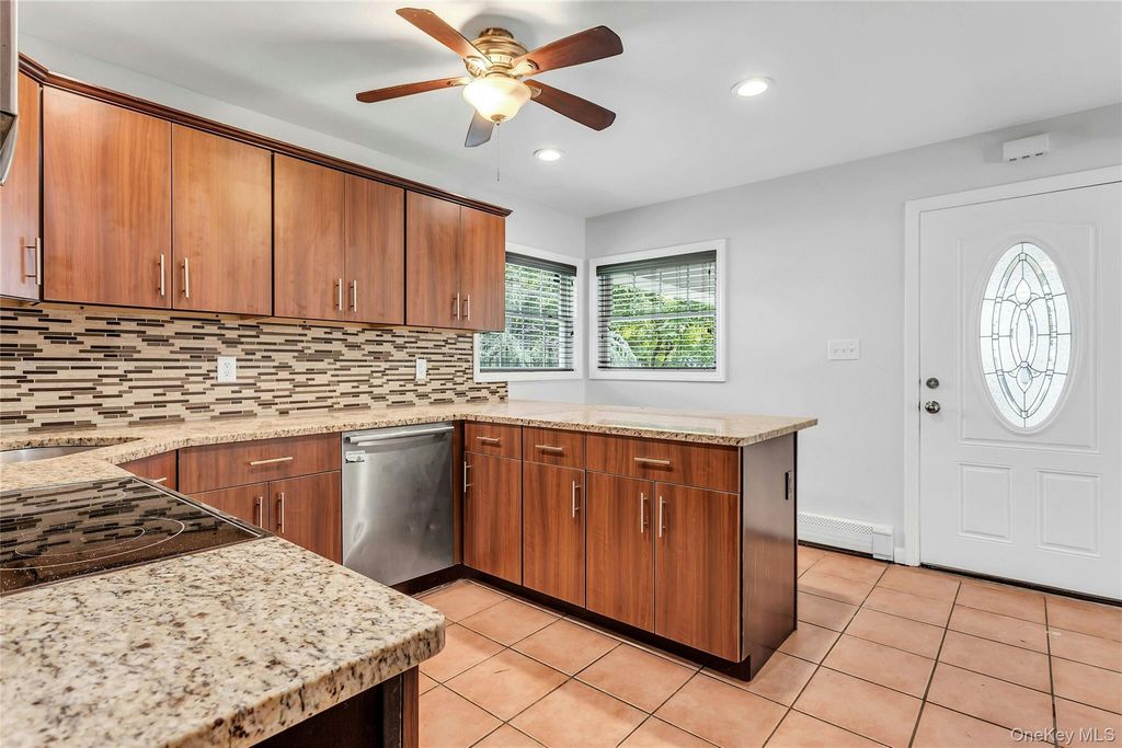 36 Atlas Lane, Hicksville, NY 11801 — photo 5