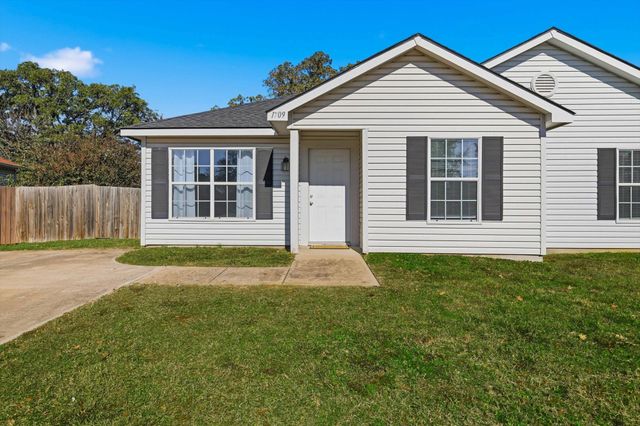 1709 Red Oak Court, Denton, TX 76209