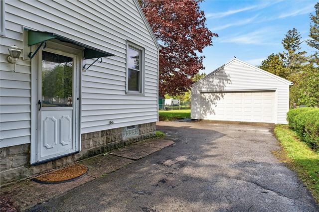633 Wegman Road, Gates, NY 14606