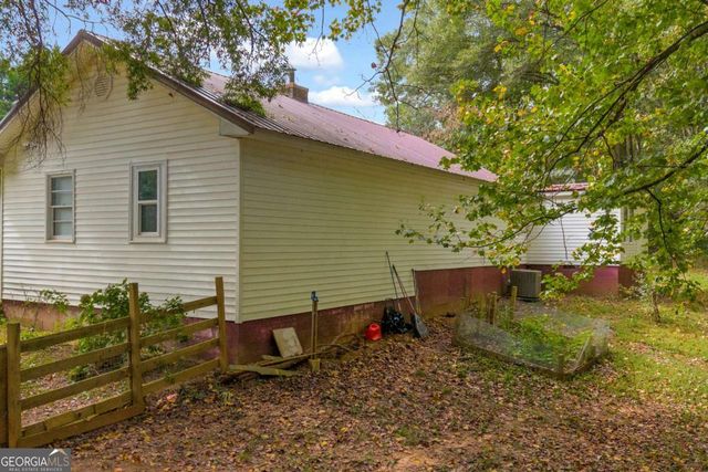 2695 Brays Lake Road, Royston, GA 30662