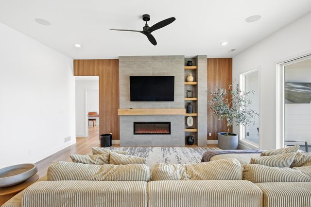 1301 HAXBY CT, Columbia, MO 65201