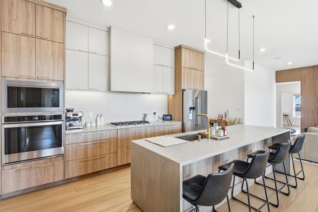 1301 HAXBY CT, Columbia, MO 65201