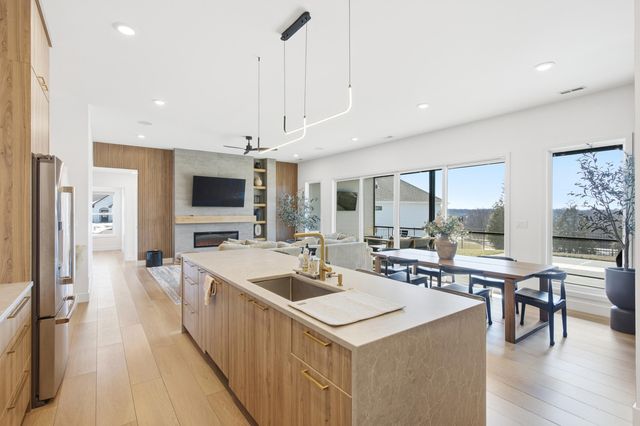 1301 HAXBY CT, Columbia, MO 65201