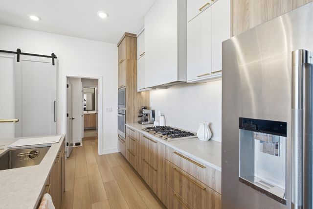 1301 HAXBY CT, Columbia, MO 65201