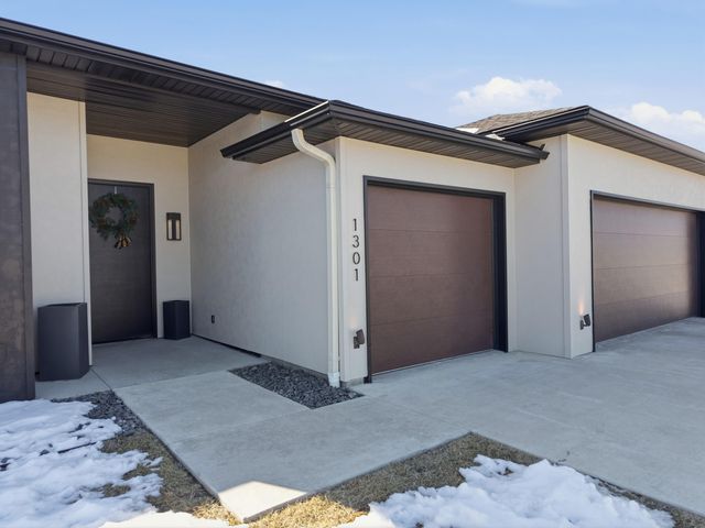 1301 HAXBY CT, Columbia, MO 65201