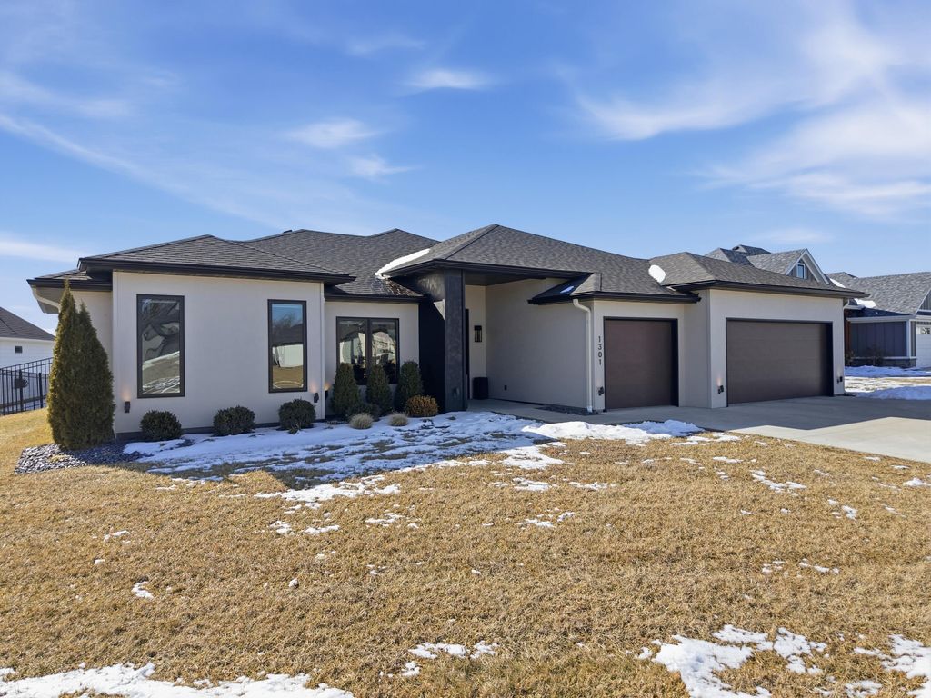 1301 HAXBY CT, Columbia, MO 65201