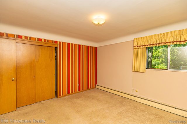 3651 Chicago Road, Warren, MI 48092