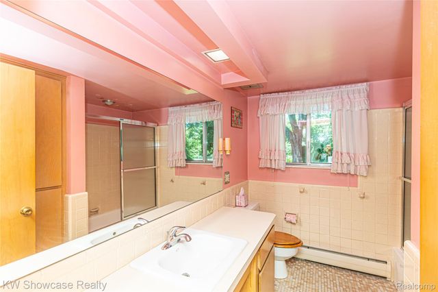 3651 Chicago Road, Warren, MI 48092