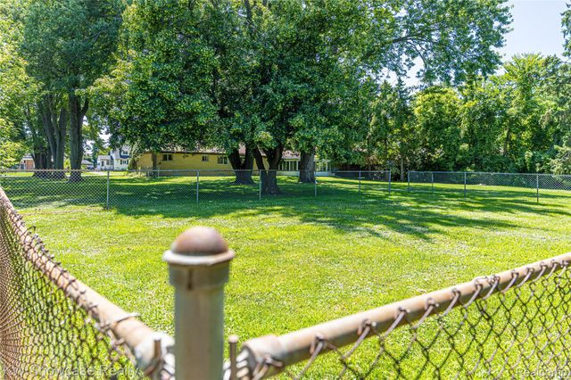 3651 Chicago Road, Warren, MI 48092