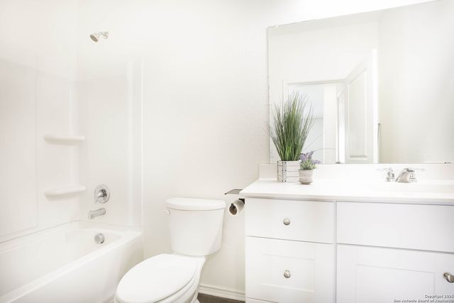 5214 Winding Stream, St Hedwig, TX 78152