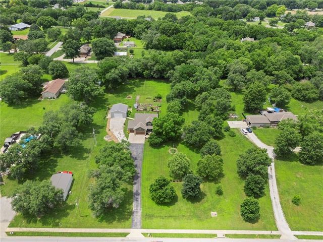 1812 N 150th Street, Basehor, KS 66007