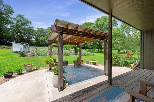 1812 N 150th Street, Basehor, KS 66007