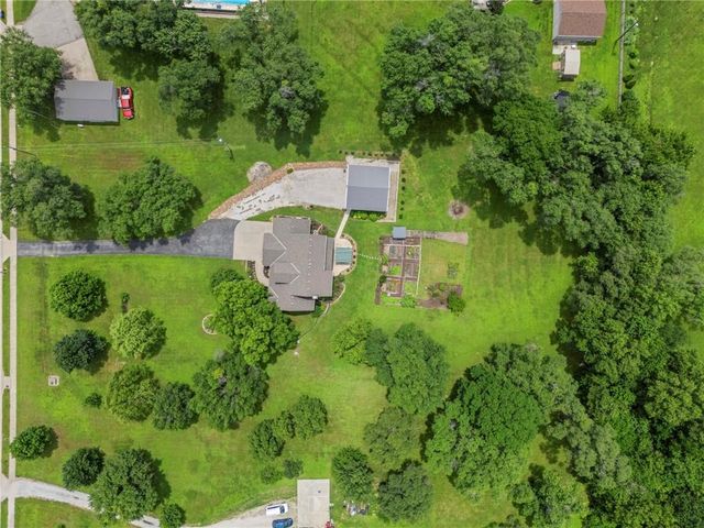 1812 N 150th Street, Basehor, KS 66007