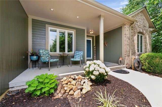 1812 N 150th Street, Basehor, KS 66007