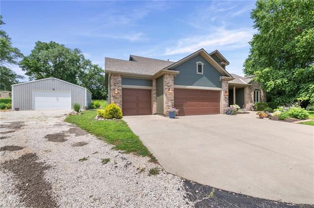 1812 N 150th Street, Basehor, KS 66007