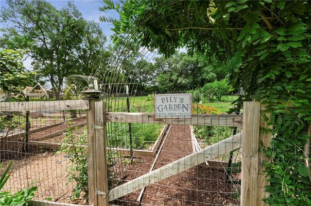 1812 N 150th Street, Basehor, KS 66007
