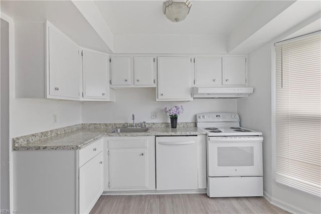 609 Hustings Court LN, Virginia Beach, VA 23452