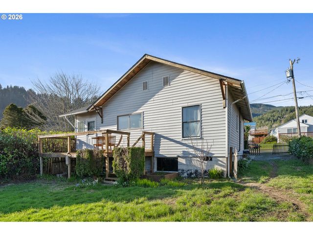 215 CYPRESS Ave, Garibaldi, OR 97118