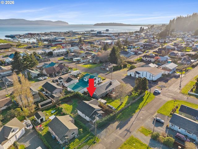 215 CYPRESS Ave, Garibaldi, OR 97118