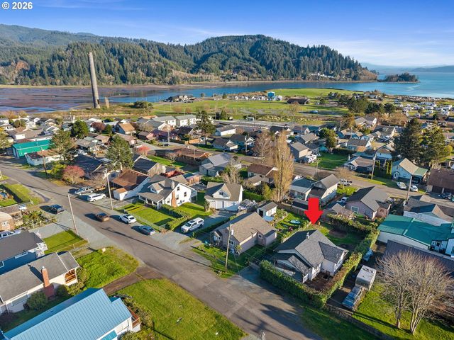 215 CYPRESS Ave, Garibaldi, OR 97118