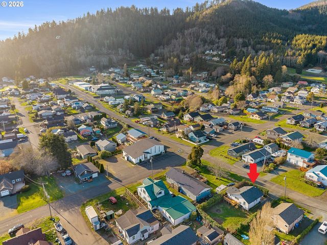 215 CYPRESS Ave, Garibaldi, OR 97118