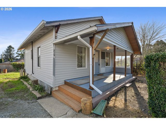 215 CYPRESS Ave, Garibaldi, OR 97118