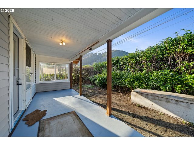 215 CYPRESS Ave, Garibaldi, OR 97118