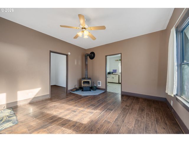 215 CYPRESS Ave, Garibaldi, OR 97118