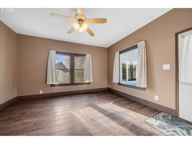 215 CYPRESS Ave, Garibaldi, OR 97118