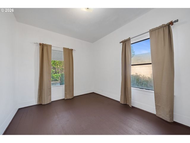 215 CYPRESS Ave, Garibaldi, OR 97118