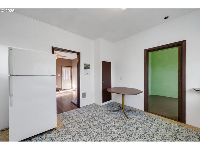 215 CYPRESS Ave, Garibaldi, OR 97118