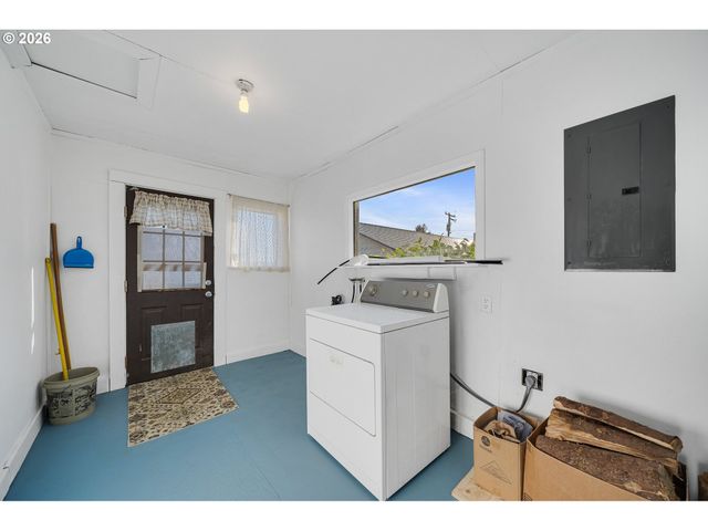 215 CYPRESS Ave, Garibaldi, OR 97118