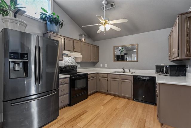 2578 N Warwick Drive, Fayetteville, AR 72703