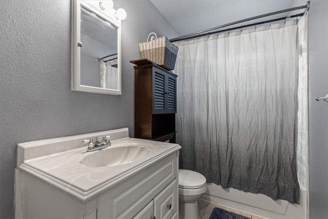 2578 N Warwick Drive, Fayetteville, AR 72703