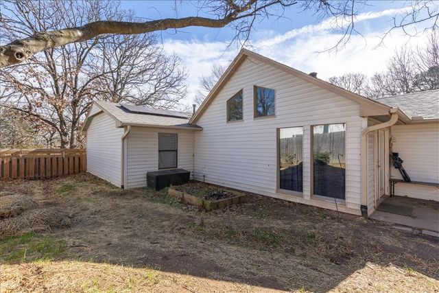 2578 N Warwick Drive, Fayetteville, AR 72703