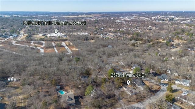 2578 N Warwick Drive, Fayetteville, AR 72703