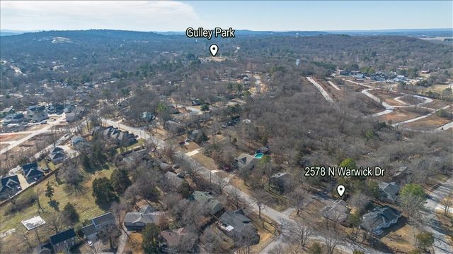2578 N Warwick Drive, Fayetteville, AR 72703