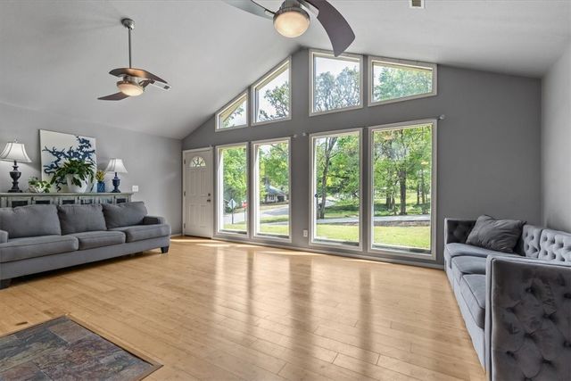 2578 N Warwick Drive, Fayetteville, AR 72703