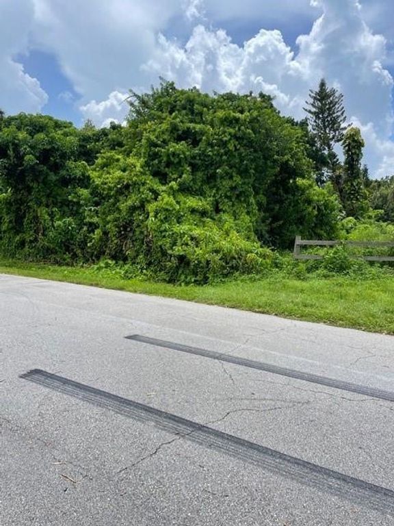 555 Sacramento Street, North Fort Myers, FL 33903