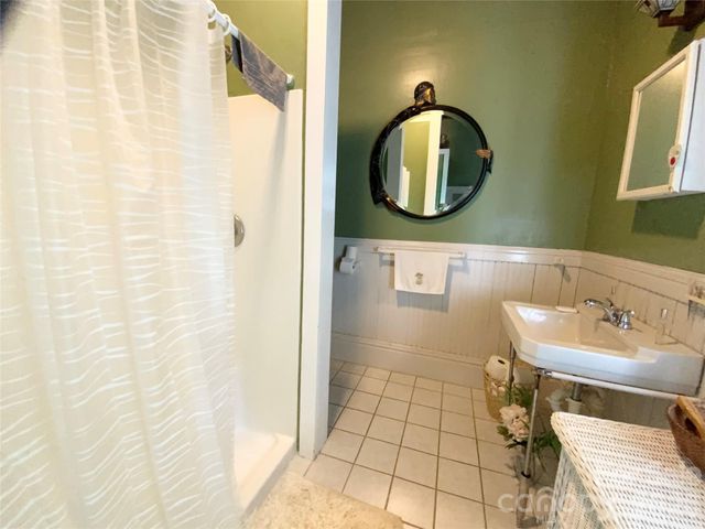 58 Seminary Street, Saluda, NC 28773