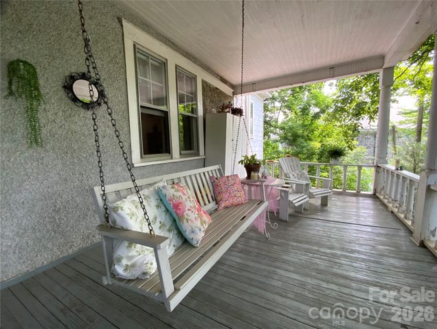 58 Seminary Street, Saluda, NC 28773