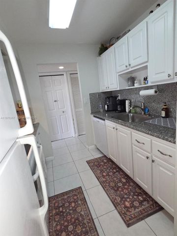 220 Lakeview Dr 312, Weston, FL 33326