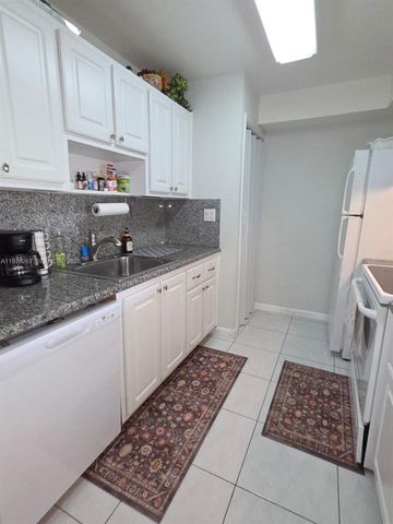 220 Lakeview Dr 312, Weston, FL 33326