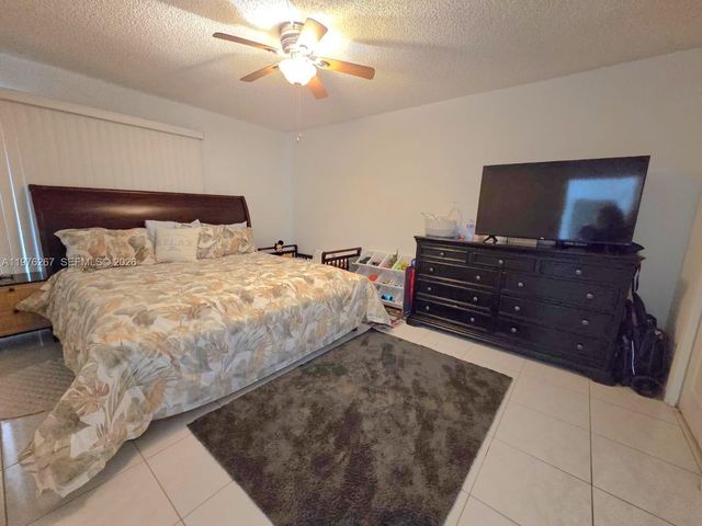 220 Lakeview Dr 312, Weston, FL 33326