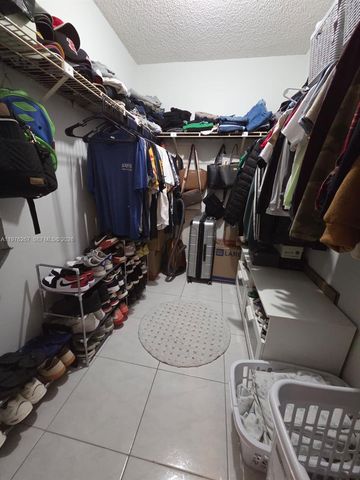 220 Lakeview Dr 312, Weston, FL 33326