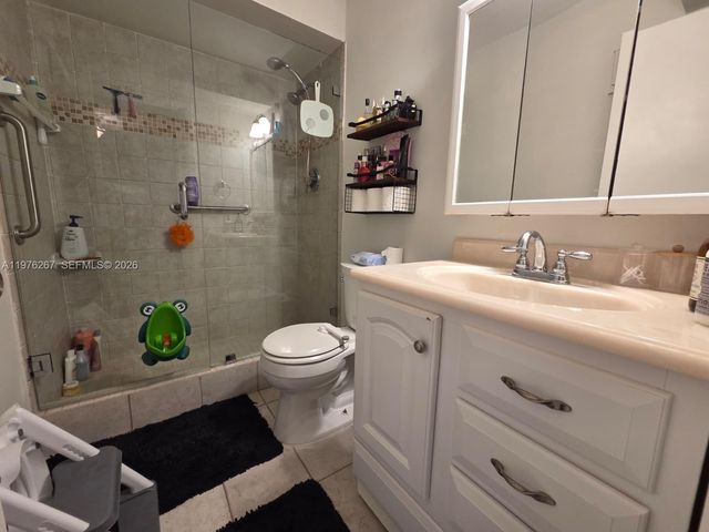 220 Lakeview Dr 312, Weston, FL 33326